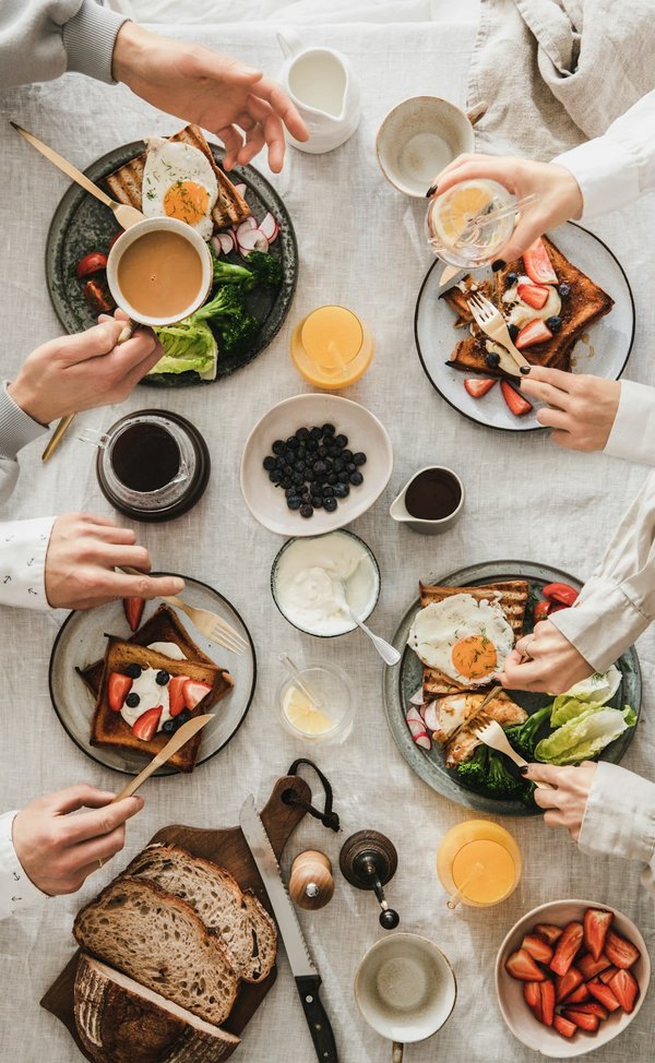 Comment créer un concept de brunch à thème pour un café branché?